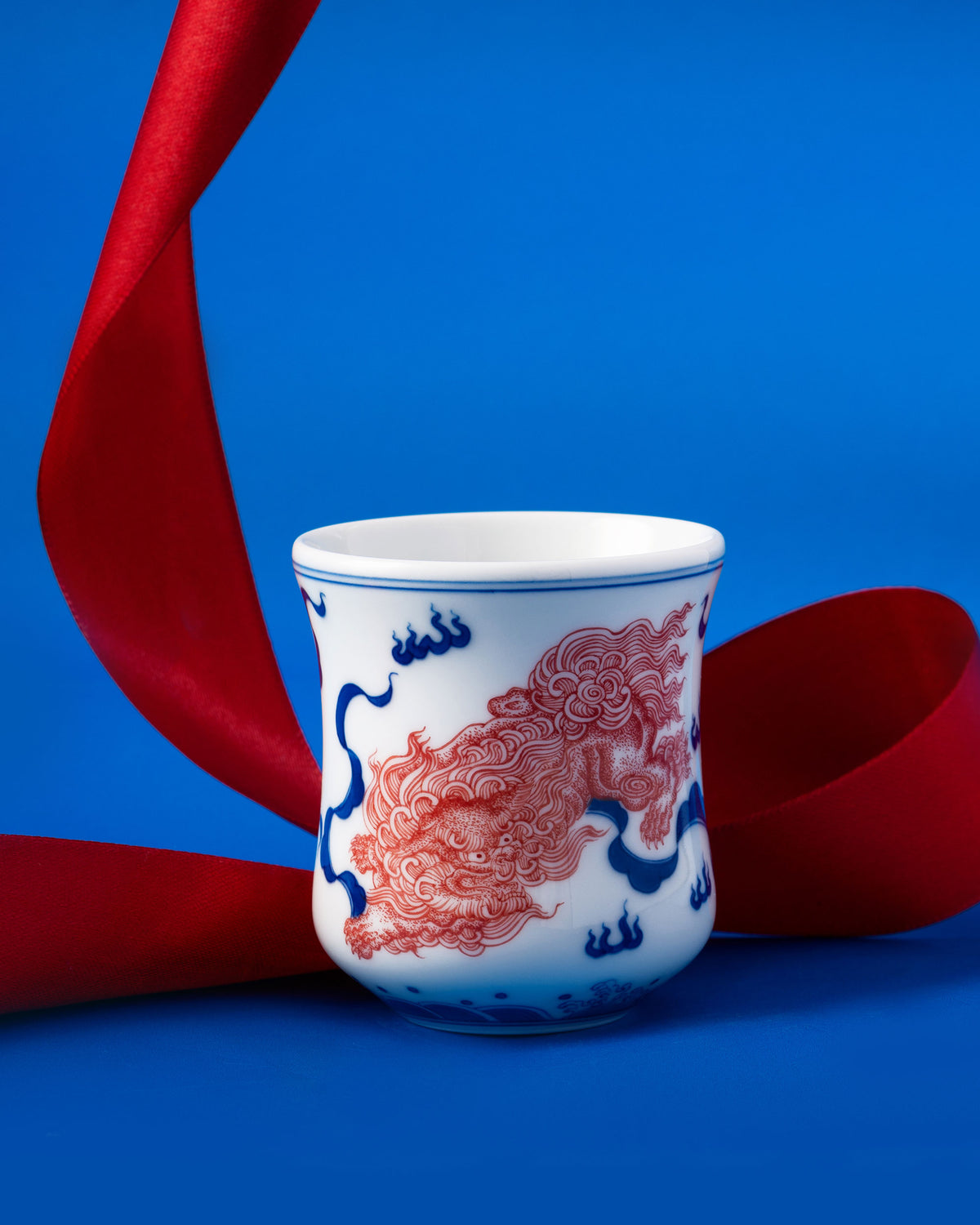 CCCLAY Lion Dance Hand-Painted Qinghua & Iron-Red Enamel – Medium Sensory Coffee Cup