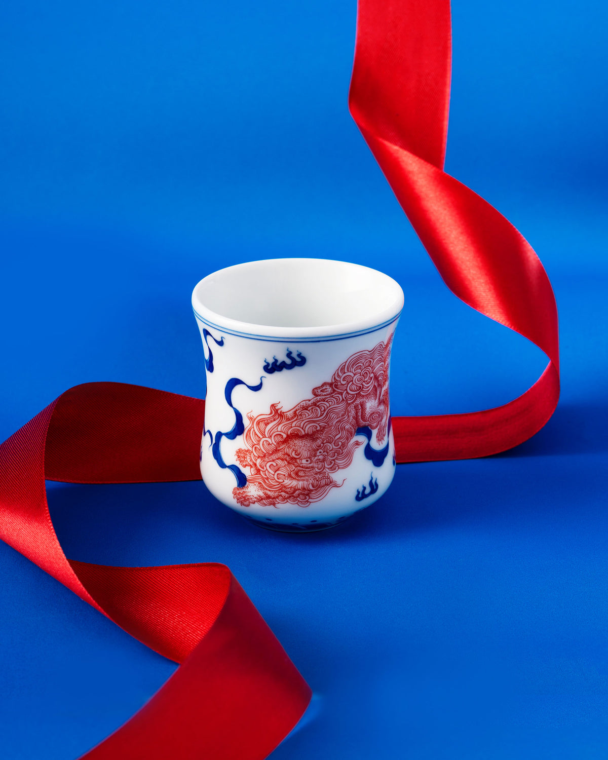 CCCLAY Lion Dance Hand-Painted Qinghua & Iron-Red Enamel – Medium Sensory Coffee Cup
