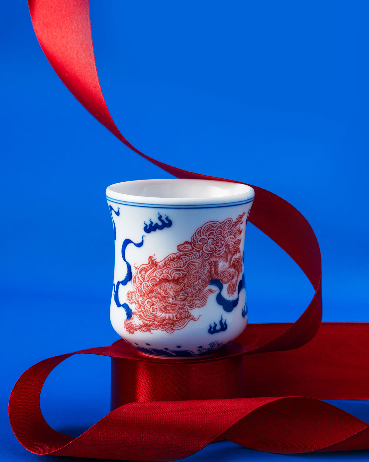 CCCLAY Lion Dance Hand-Painted Qinghua & Iron-Red Enamel – Medium Sensory Coffee Cup