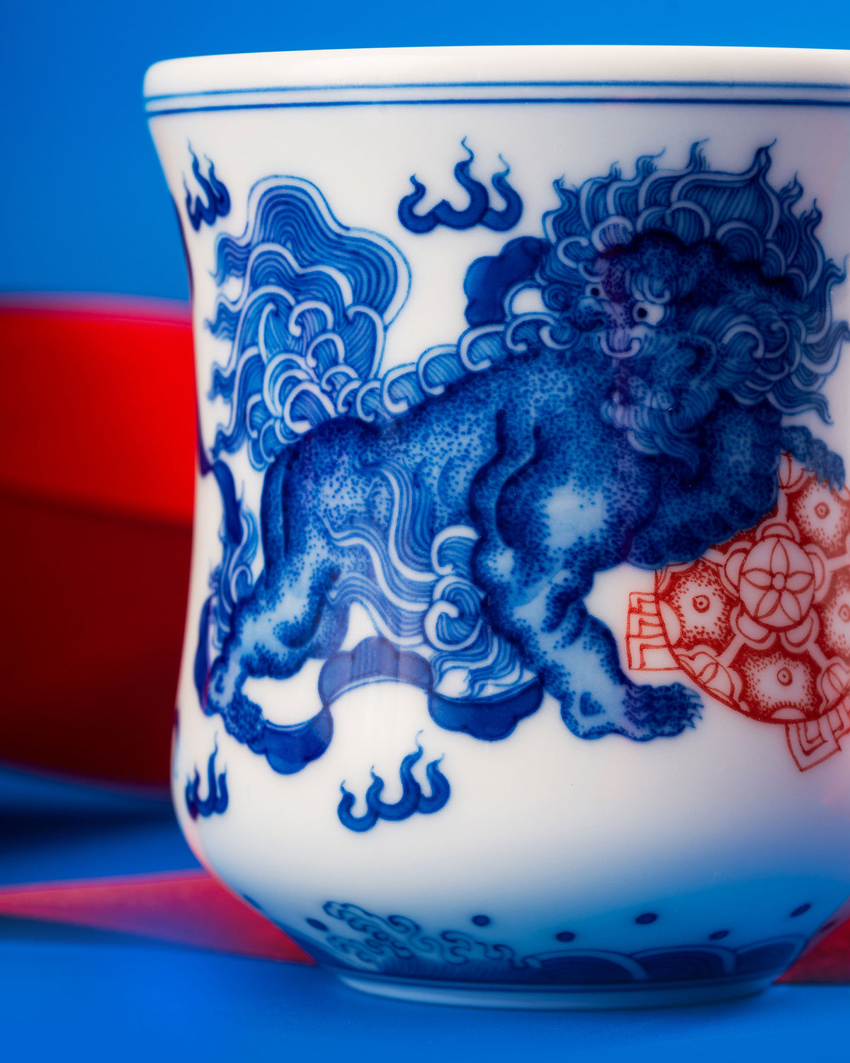 CCCLAY Lion Dance Hand-Painted Qinghua & Iron-Red Enamel – Medium Sensory Coffee Cup