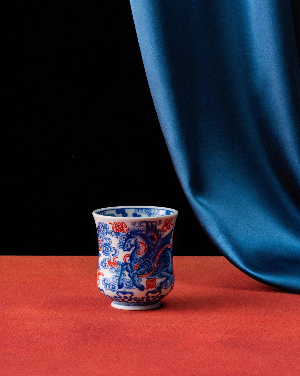 CCCLAY Cloudbound Hand-Painted Qinghua & Iron-Red Enamel – Medium Sensory Coffee Cup