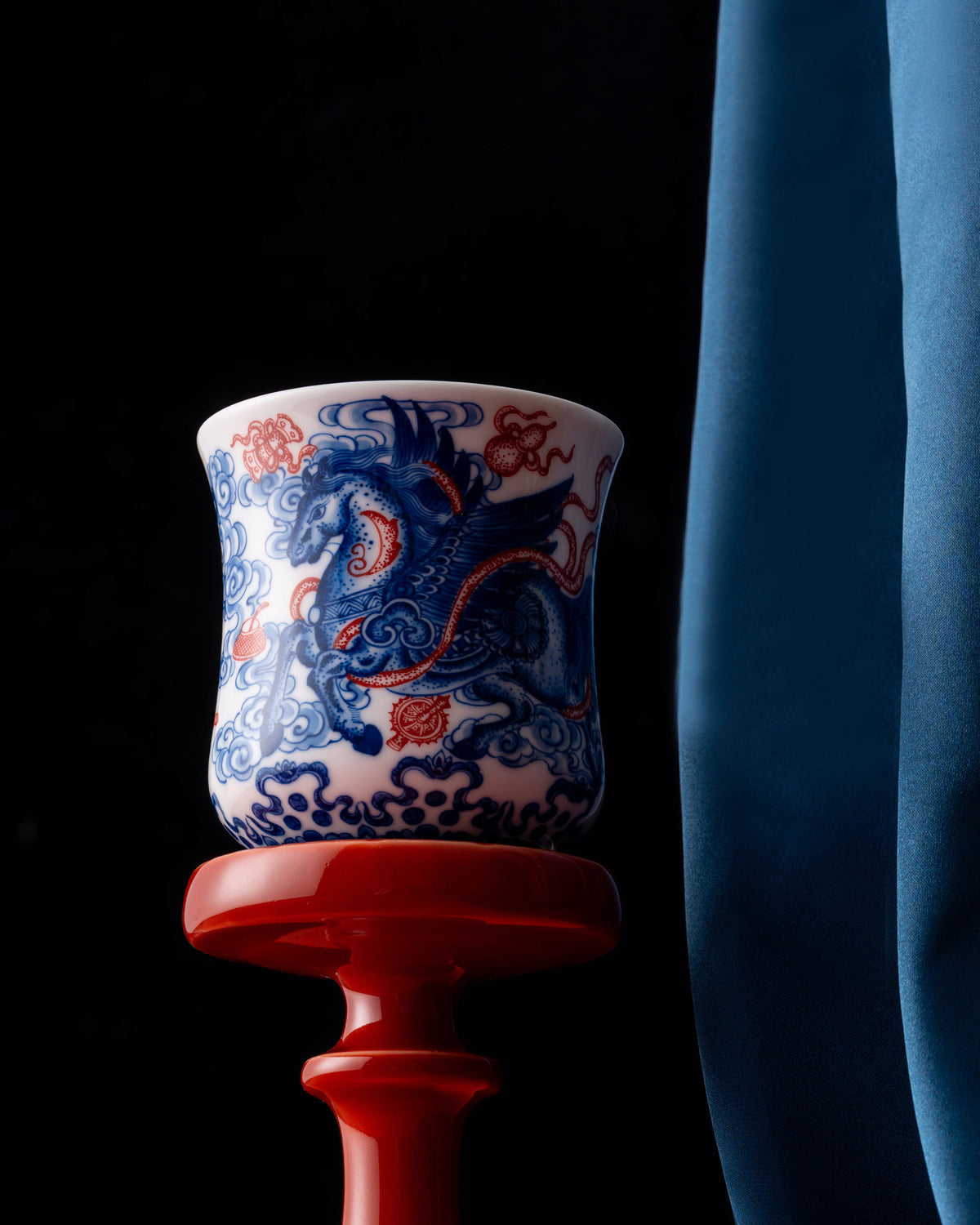 CCCLAY Cloudbound Hand-Painted Qinghua & Iron-Red Enamel – Medium Sensory Coffee Cup