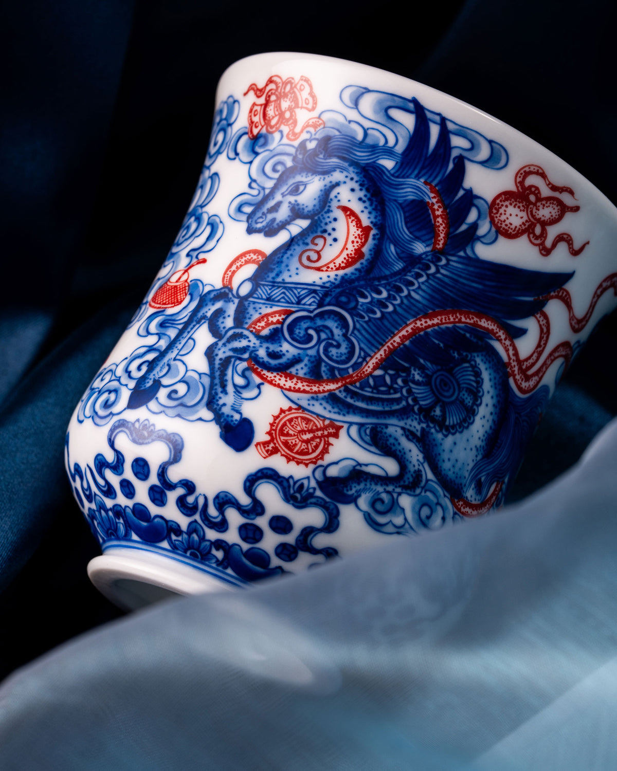 CCCLAY Cloudbound Hand-Painted Qinghua & Iron-Red Enamel – Medium Sensory Coffee Cup