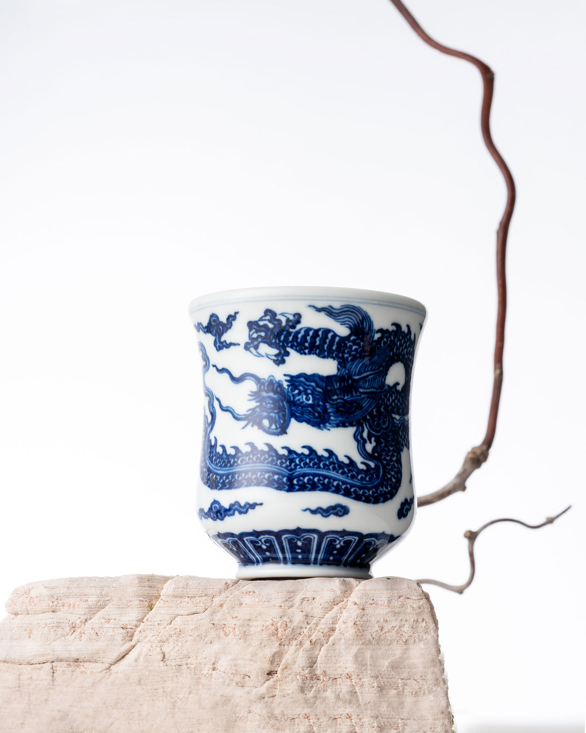 CCCLAY Skybreak Hand-Painted Qinghua Dragon – Medium Sensory Coffee Cup