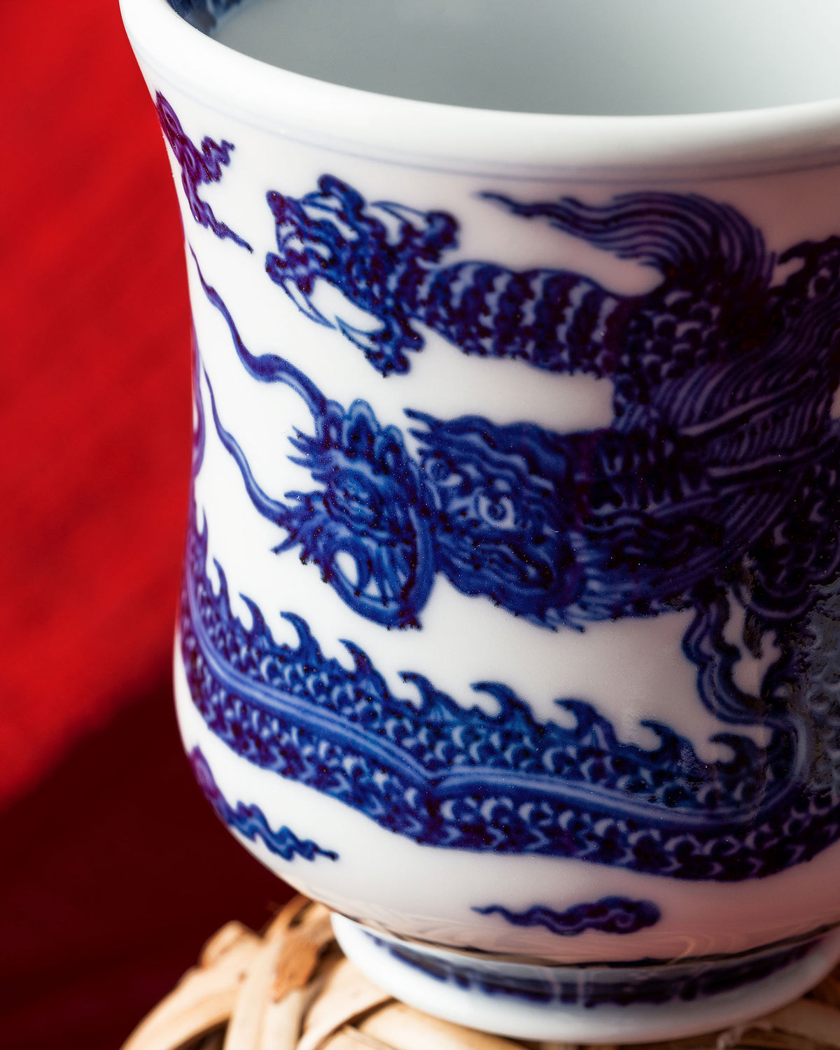 CCCLAY Skybreak Hand-Painted Qinghua Dragon – Medium Sensory Coffee Cup