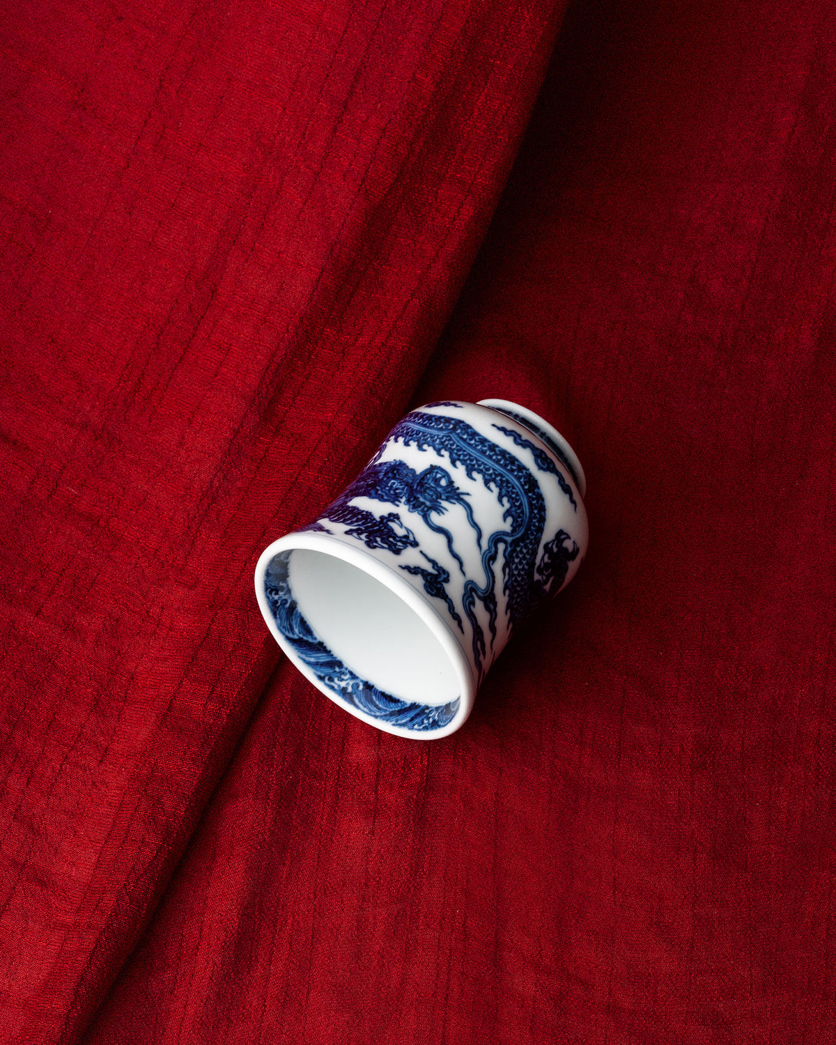 CCCLAY Skybreak Hand-Painted Qinghua Dragon – Medium Sensory Coffee Cup