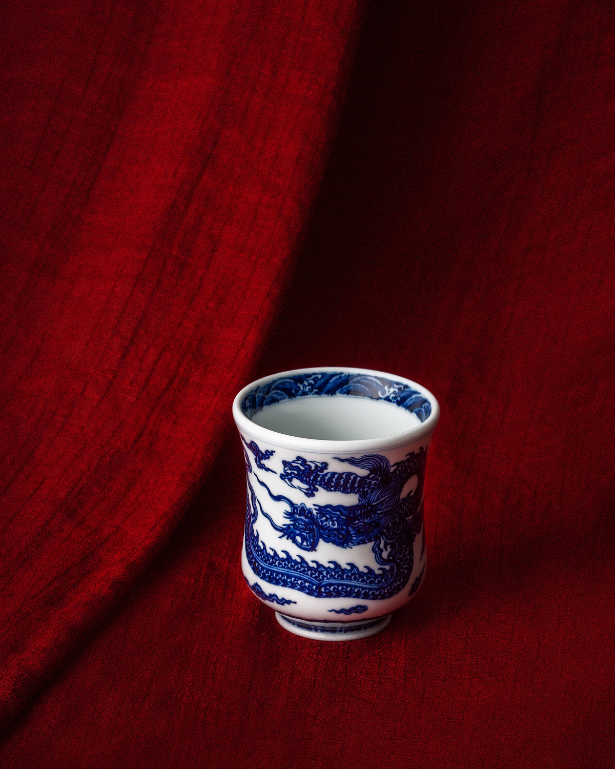CCCLAY Skybreak Hand-Painted Qinghua Dragon – Medium Sensory Coffee Cup