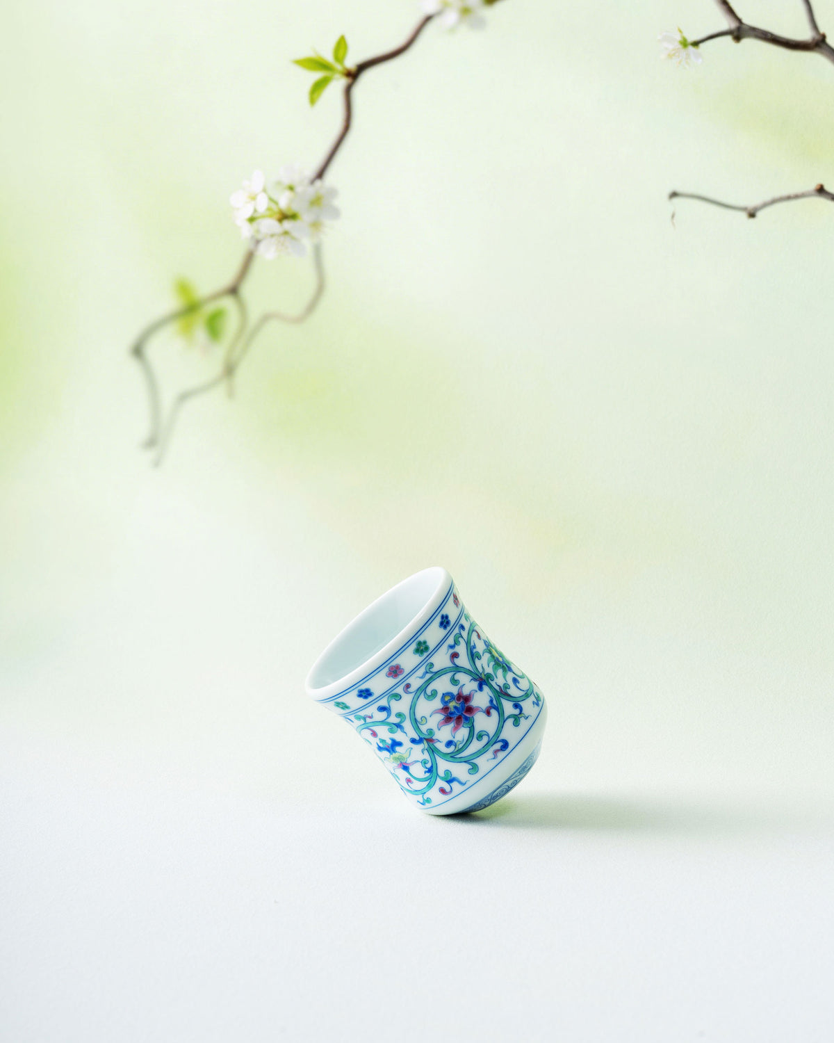 CCCLAY Spring Lotus Hand-Painted Qinghua – Medium Sensory Coffee Cup
